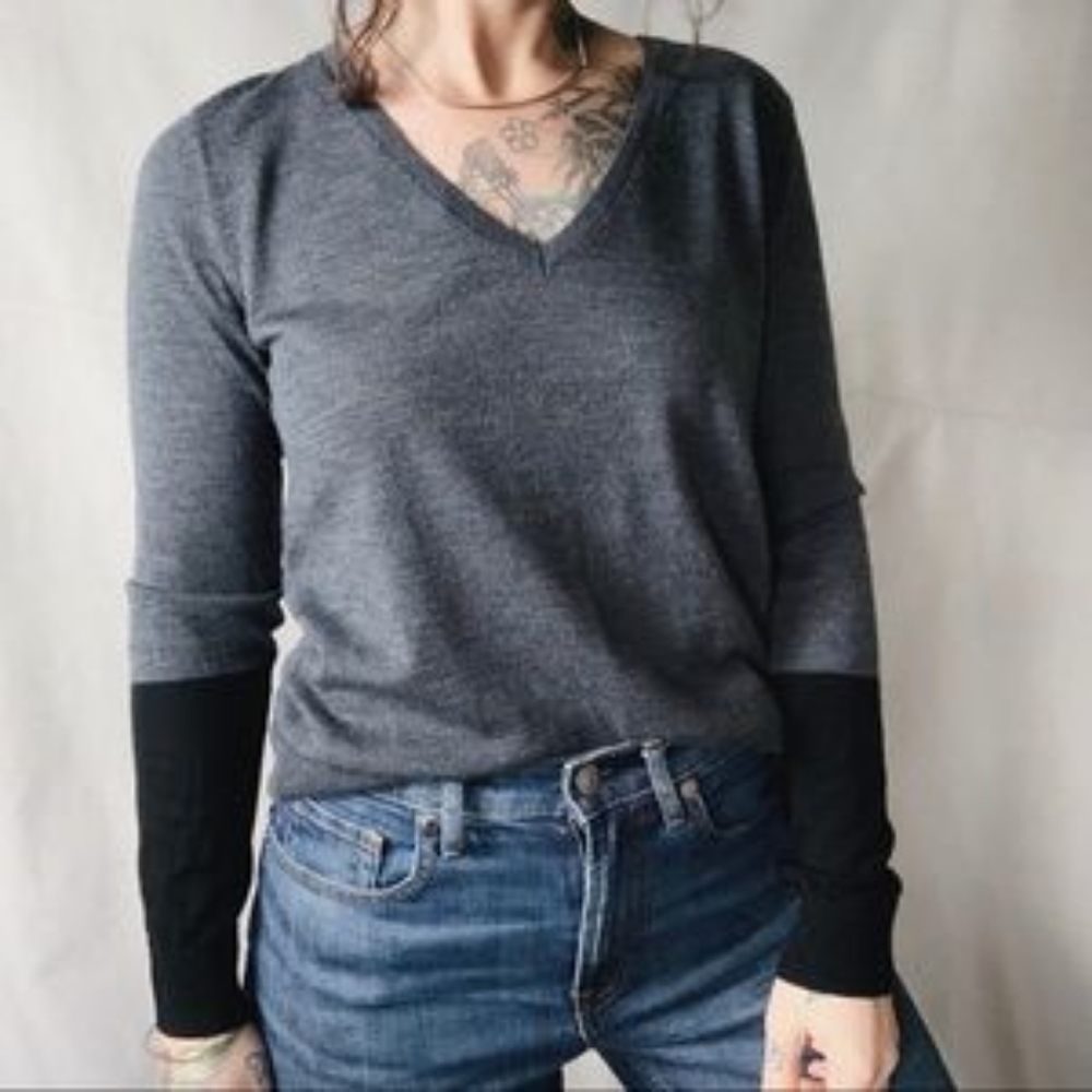 CLUB MONACO Agnes Merino Colorblock V-Neck Sweater